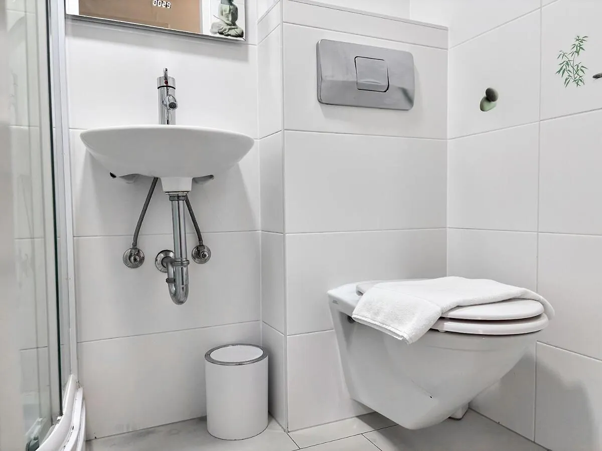 Apartman 4 Mins To Metro I Wifi I 15 Mins To Inner City Bécs