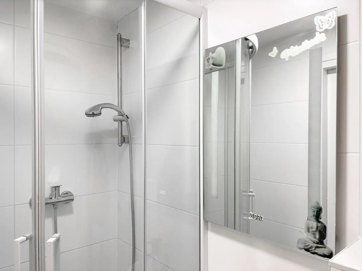 Apartman 4 Mins To Metro I Wifi I 15 Mins To Inner City Bécs