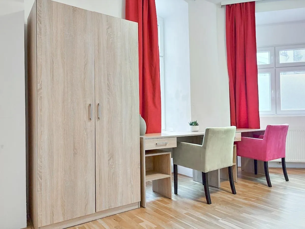 Apartman 4 Mins To Metro I Wifi I 15 Mins To Inner City Bécs