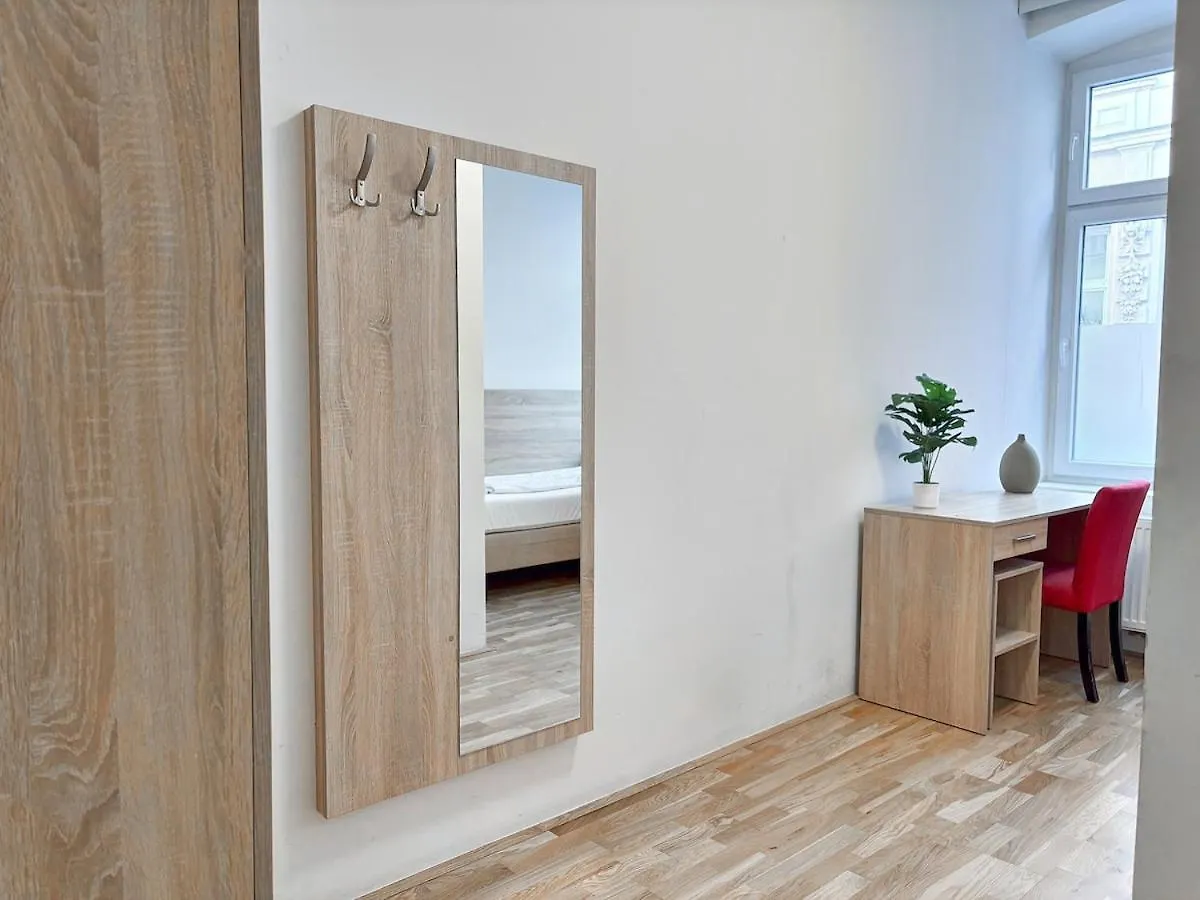4 Mins To Metro I Wifi I 15 Mins To Inner City Bécs Apartman
