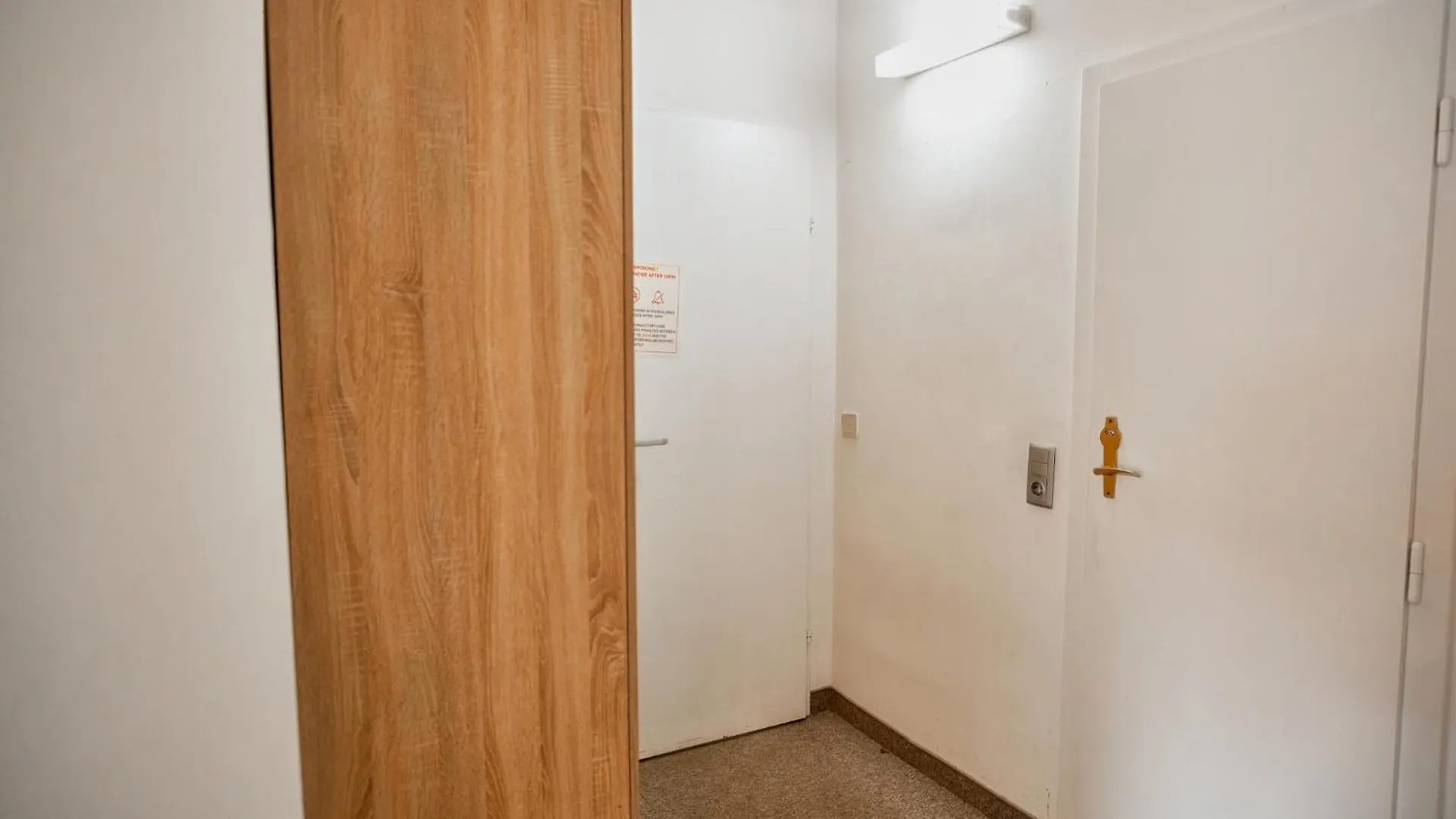 Apartman 4 Mins To Metro I Wifi I 15 Mins To Inner City Bécs