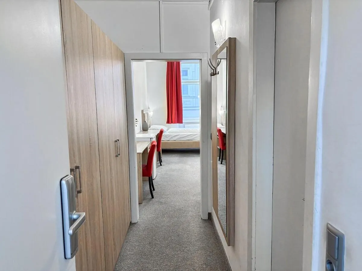 4 Mins To Metro I Wifi I 15 Mins To Inner City Vienna Apartment