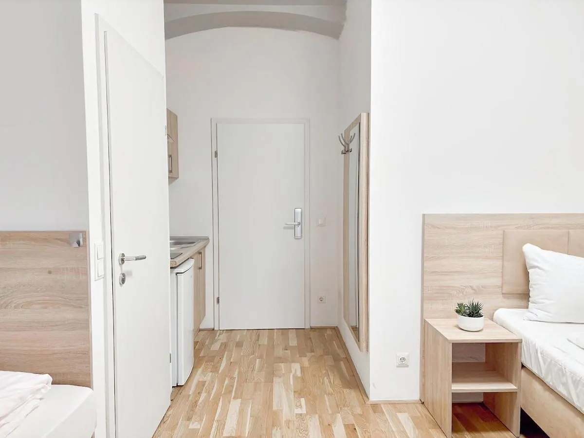 4 Mins To Metro I Wifi I 15 Mins To Inner City Vienna Apartment