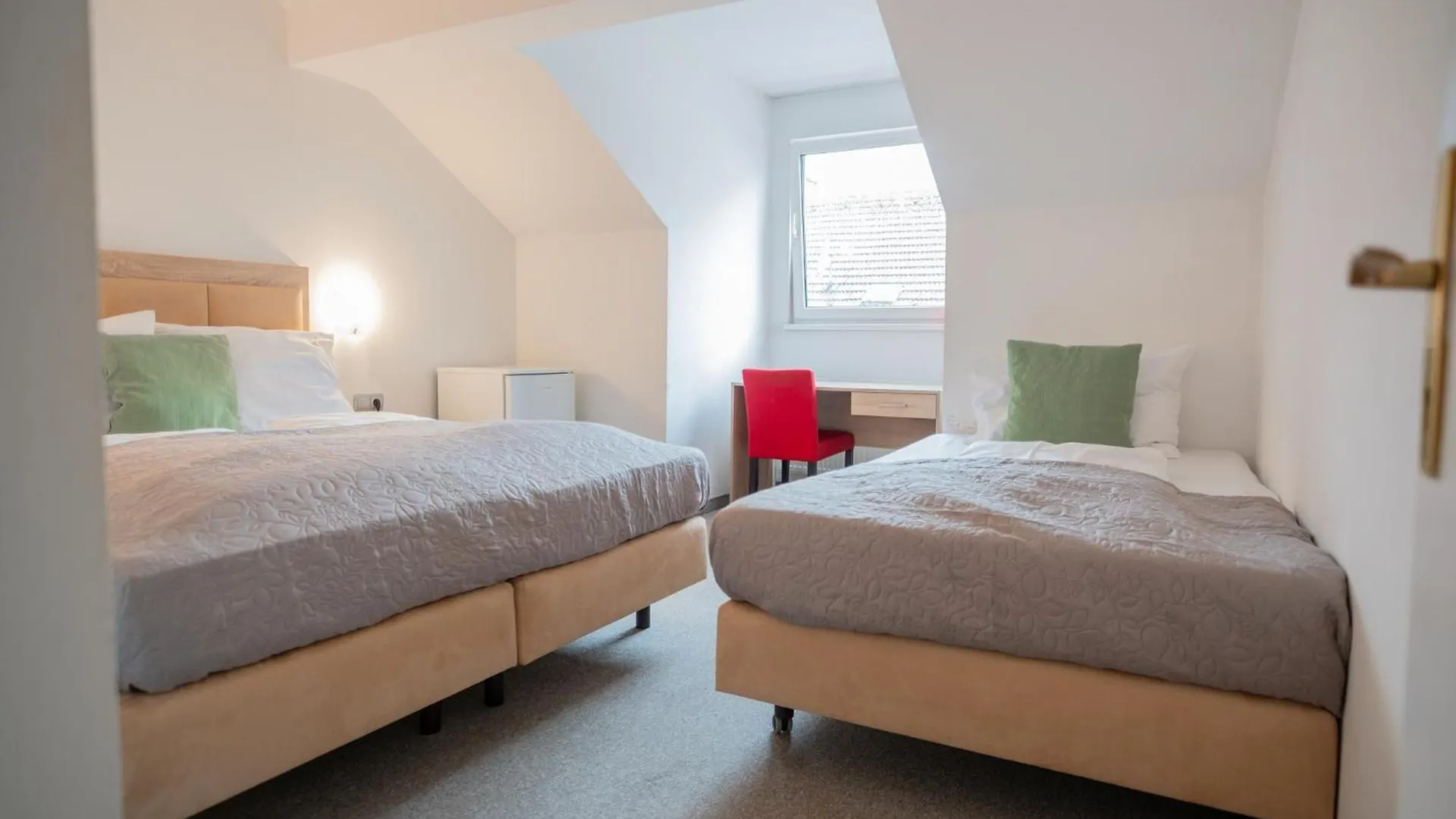 4 Mins To Metro I Wifi I 15 Mins To Inner City Vienna Apartment